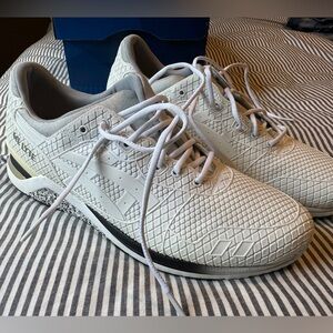 Men’s ASICS Size 11.5 Gently used. 💙